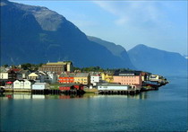   то, что норвегия - это страна фьордов и водопадов, викингов и троллей, рыбы и нефти, известно всем